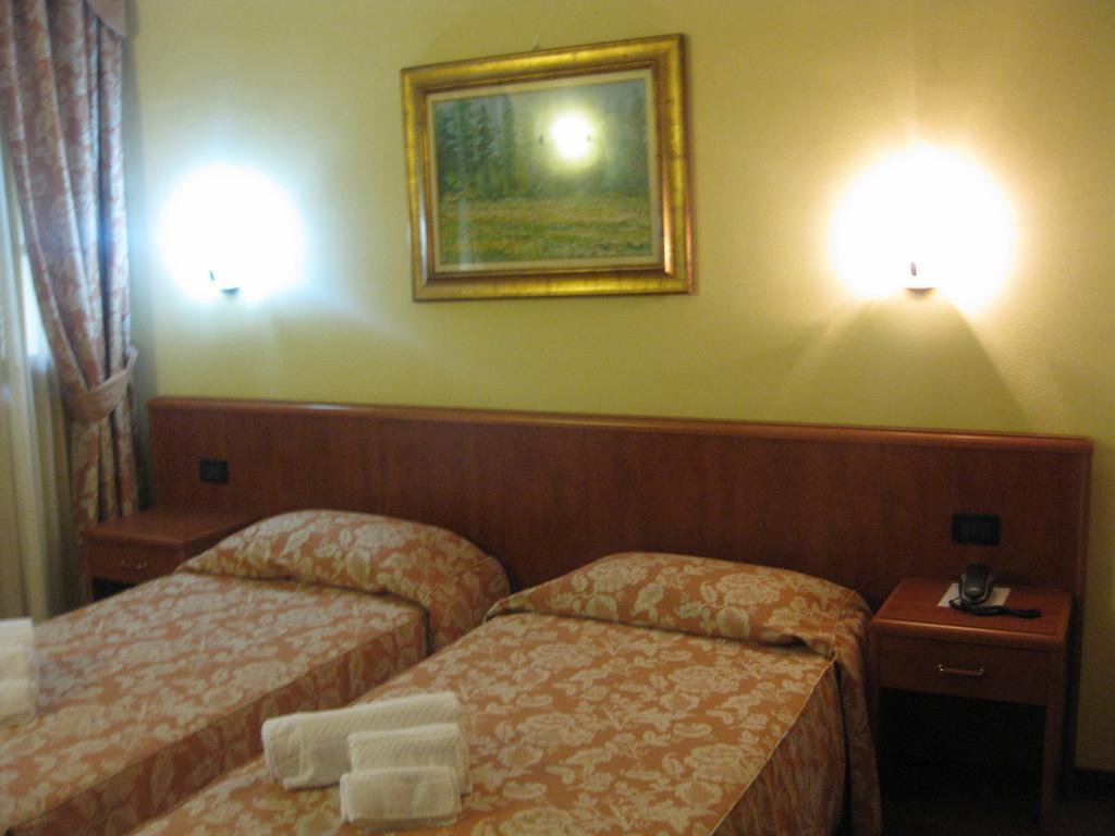 Albergo Giardino Sannazzaro de' Burgondi 部屋 写真