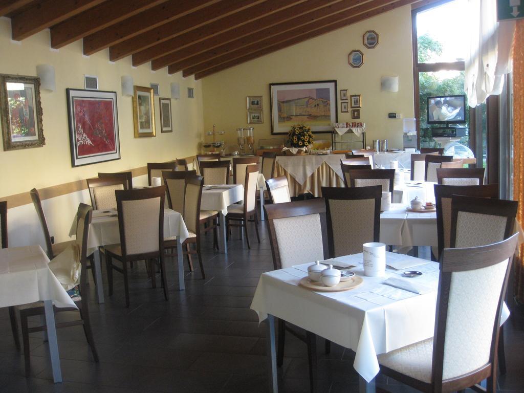 Albergo Giardino Sannazzaro de' Burgondi エクステリア 写真