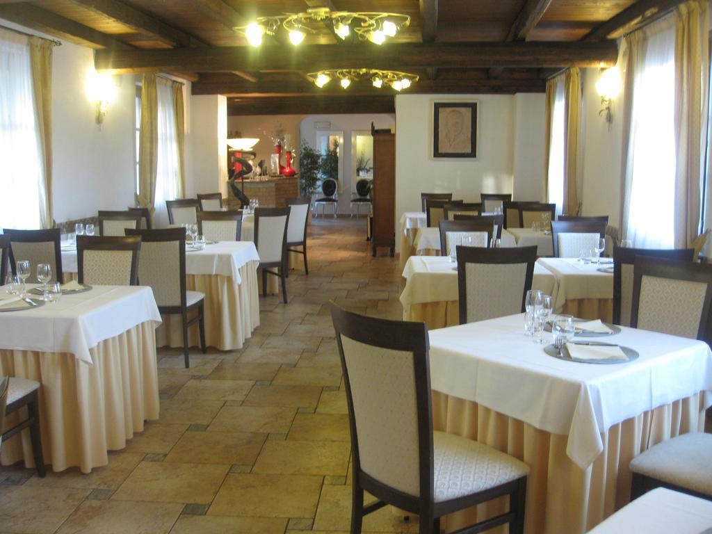 Albergo Giardino Sannazzaro de' Burgondi エクステリア 写真