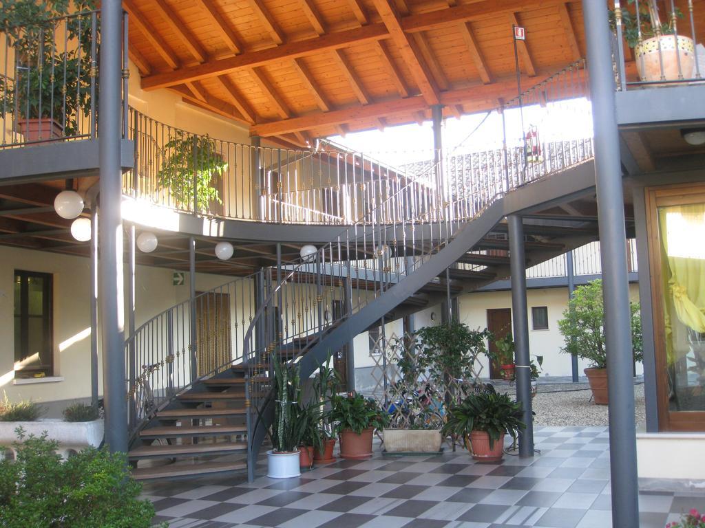 Albergo Giardino Sannazzaro de' Burgondi エクステリア 写真