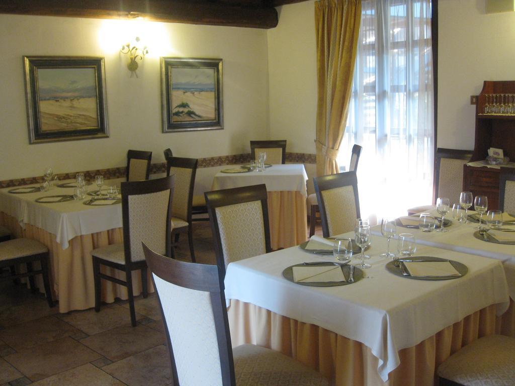 Albergo Giardino Sannazzaro de' Burgondi エクステリア 写真