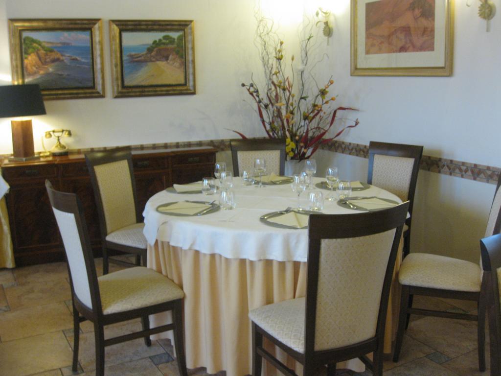 Albergo Giardino Sannazzaro de' Burgondi エクステリア 写真