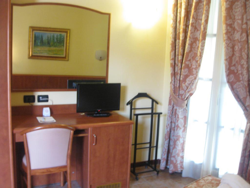 Albergo Giardino Sannazzaro de' Burgondi 部屋 写真