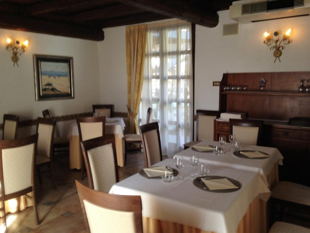 Albergo Giardino Sannazzaro de' Burgondi エクステリア 写真